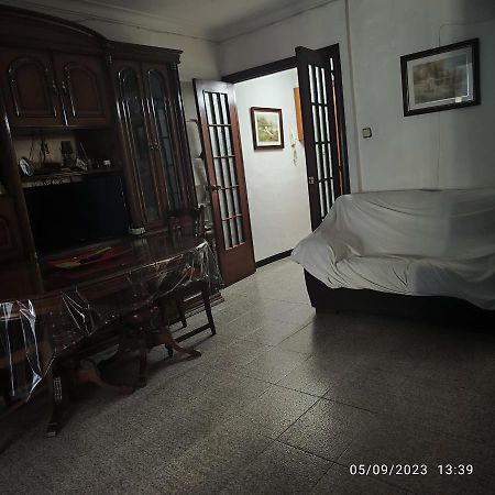 Ferienwohnung Apto Barcelona C R Santa Coloma de Gramanet Exterior foto