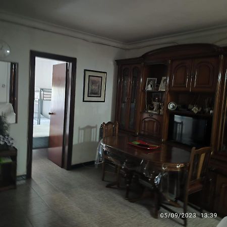 Ferienwohnung Apto Barcelona C R Santa Coloma de Gramanet Exterior foto