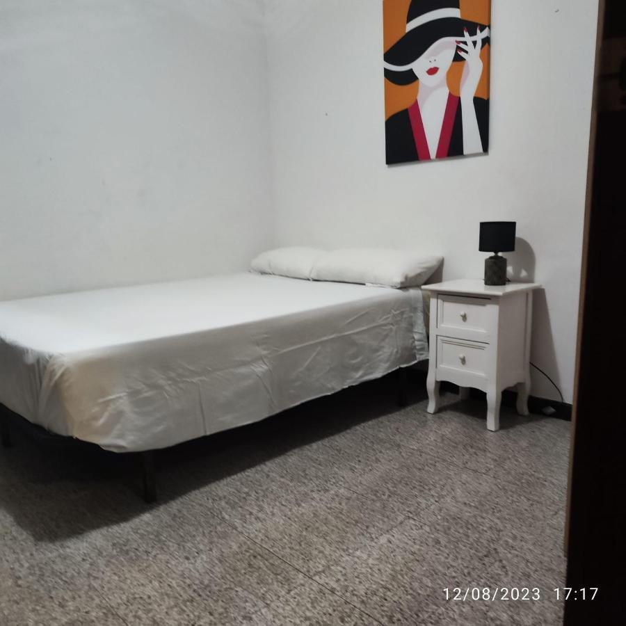 Ferienwohnung Apto Barcelona C R Santa Coloma de Gramanet Exterior foto
