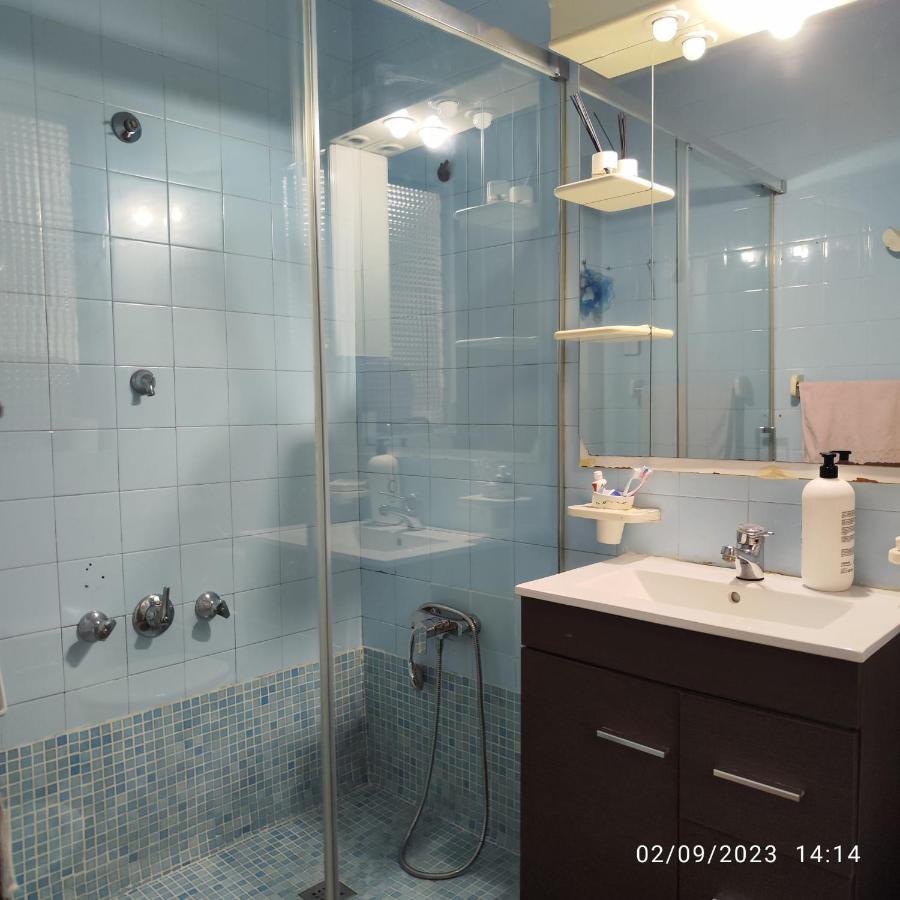 Ferienwohnung Apto Barcelona C R Santa Coloma de Gramanet Exterior foto