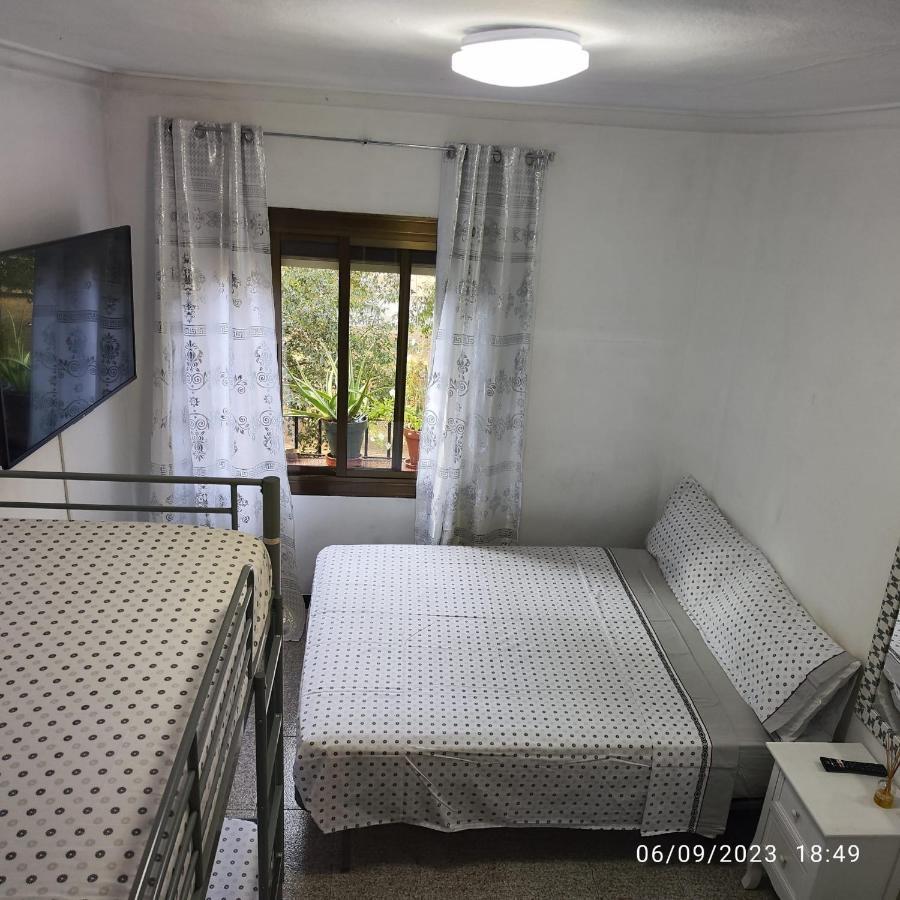 Ferienwohnung Apto Barcelona C R Santa Coloma de Gramanet Exterior foto